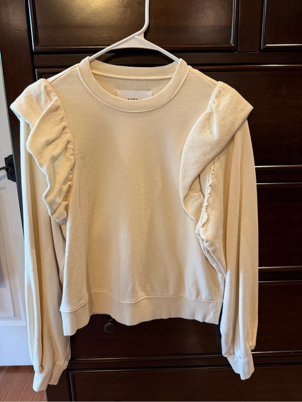 Women’s pistola Ruffled Shoulder Long Sleeve Sweatshirt - Cream
